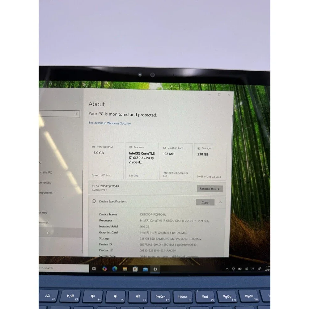 Microsoft Surface Pro 4 1724 Core i7-6650 2.20GHz 16GB 256GB keyboard, Charger